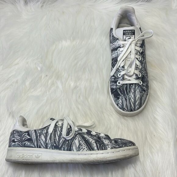 Adidas Stand Smith Grey/White Leaf Print Athletic Shoes Sz 6 - Picture 1 of 6